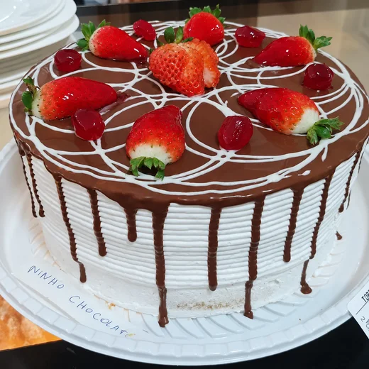 Bolo de chocolate com morango