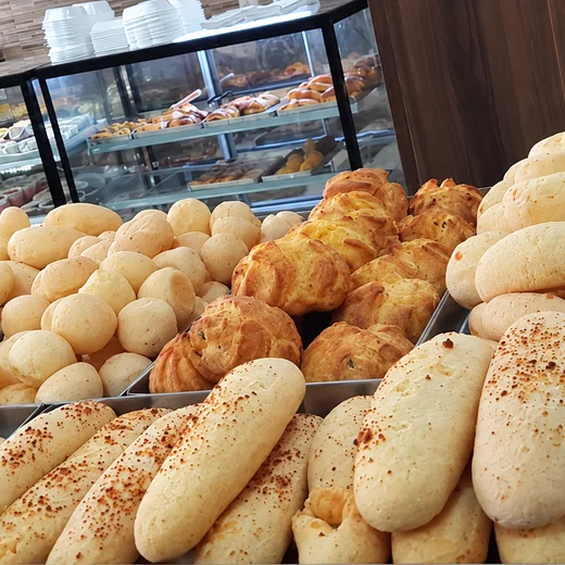 Pães na vitrine